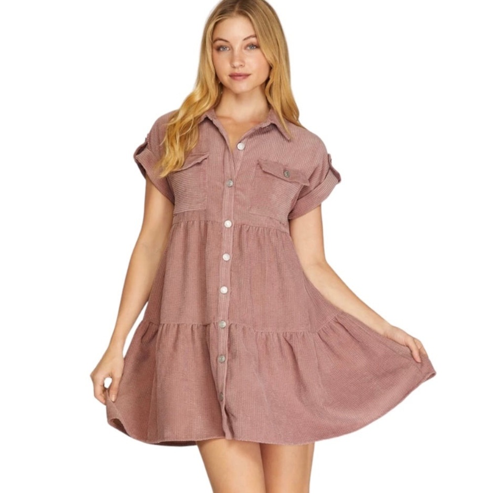 Short sleeve corduroy dress.
Color: Mauve